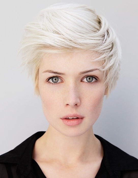15 Mesmerizing Short Hairstyles For Thin Hair To Catch Some Eyes